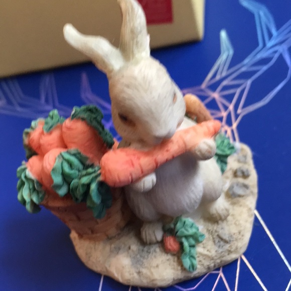Russ Berrie Other - NWOT Vintage 1990s Russ handpainted bunny figurine